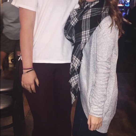 2 cardigans - Picture 13 of 13